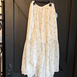 Chic White Floral Maxi Skirt